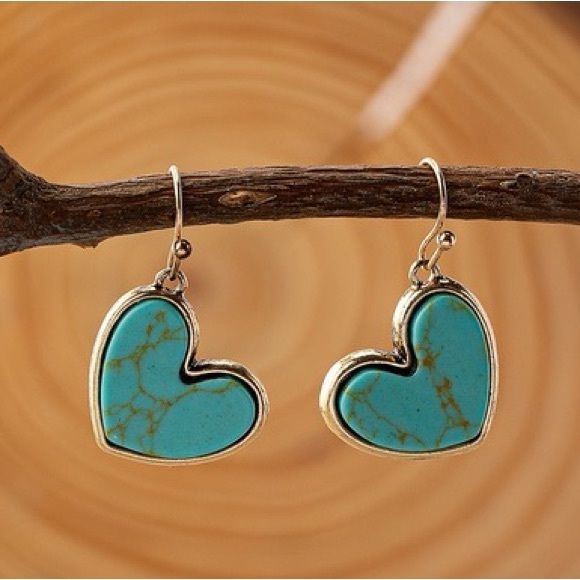 Handmade Jewelry - NIP Heart Shape Turquoise Inlaid Dangle Earrings.